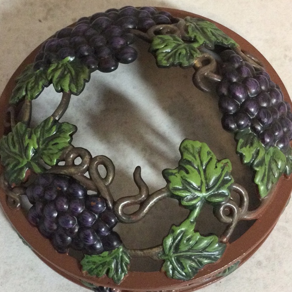 Yankee Candle grapes and vines jar burning lid - Picture 2 of 6